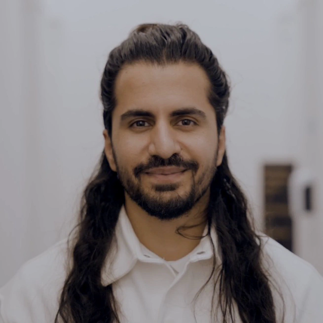 Designing a Clinical Evidence Operating System – How Domain-Driven Agentic Decomposition Minimizes Hallucination Without Scaling Model Size